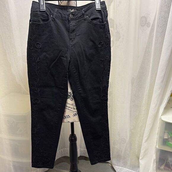 Women's Black Embroidered Jeans - Picture 1 of 5